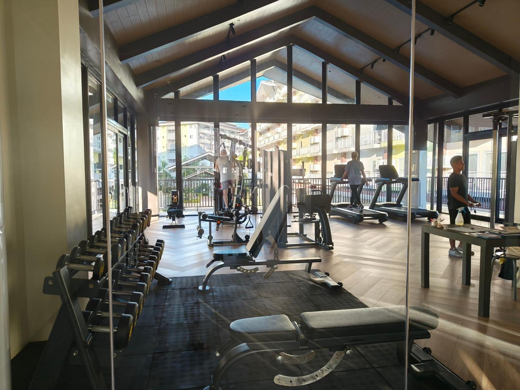 Stay And Fly At Amani Grand Resort Residences 麦克坦 外观 照片